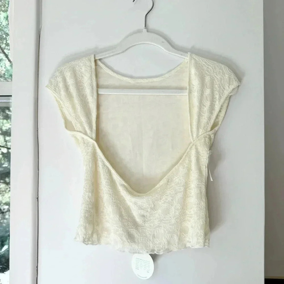 NWT Find Me Now Second Skin Moonlight Mesh Lace Backless Tee Crop Cream - Picture 7 of 14